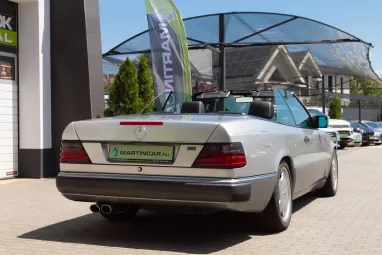 MERCEDES-BENZ E-OSZTÁLY 300 CE-24 Cabrio A Férfiakat a gyerekektől csak a Játékaik ára különbözteti meg !!