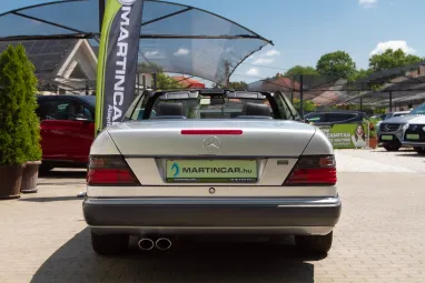 MERCEDES-BENZ E-OSZTÁLY 300 CE-24 Cabrio A Férfiakat a gyerekektől csak a Játékaik ára különbözteti meg !!