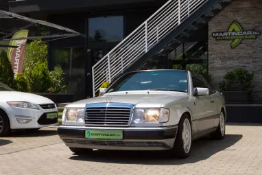 MERCEDES-BENZ E-OSZTÁLY 300 CE-24 Cabrio A Férfiakat a gyerekektől csak a Játékaik ára különbözteti meg !!