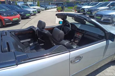 MERCEDES-BENZ E-OSZTÁLY 300 CE-24 Cabrio A Férfiakat a gyerekektől csak a Játékaik ára különbözteti meg !!