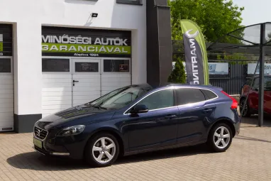 VOLVO V40 1.6 T2 Momentum Exclusive Denim Blue + Charcoal White Enteriör +Vez. SzKönyv +Első Tulajdonos !!