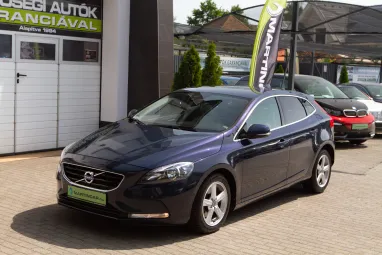 VOLVO V40 1.6 T2 Momentum Exclusive Denim Blue + Charcoal White Enteriör +Vez. SzKönyv +Első Tulajdonos !!