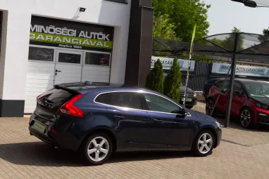 VOLVO V40 1.6 T2 Momentum Exclusive Denim Blue + Charcoal White Enteriör +Vez. SzKönyv +Első Tulajdonos !!