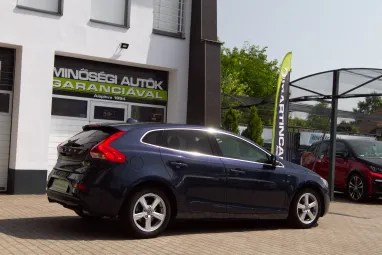 VOLVO V40 1.6 T2 Momentum Exclusive Denim Blue + Charcoal White Enteriör +Vez. SzKönyv +Első Tulajdonos !!