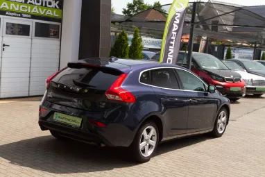 VOLVO V40 1.6 T2 Momentum Exclusive Denim Blue + Charcoal White Enteriör +Vez. SzKönyv +Első Tulajdonos !!