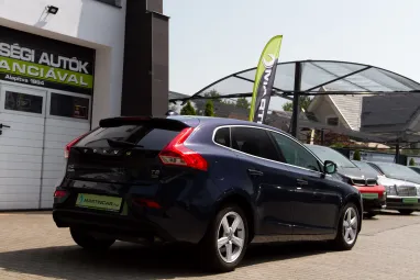 VOLVO V40 1.6 T2 Momentum Exclusive Denim Blue + Charcoal White Enteriör +Vez. SzKönyv +Első Tulajdonos !!