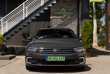 VOLKSWAGEN PASSAT VIII Variant 1.4 TSI GTE Plug-In-Hybrid DSG HIGHLINE Urano GRAY +Max Extra +Végig Gyári Szervizkönyv +2X-s GARANCIA !!