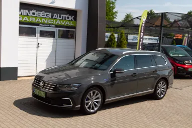 VOLKSWAGEN PASSAT VIII Variant 1.4 TSI GTE Plug-In-Hybrid DSG HIGHLINE Urano GRAY +Max Extra +Végig Gyári Szervizkönyv +2X-s GARANCIA !!