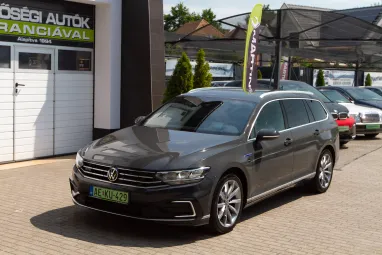 VOLKSWAGEN PASSAT VIII Variant 1.4 TSI GTE Plug-In-Hybrid DSG HIGHLINE Urano GRAY +Max Extra +Végig Gyári Szervizkönyv +2X-s GARANCIA !!