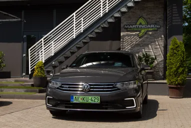 VOLKSWAGEN PASSAT VIII Variant 1.4 TSI GTE Plug-In-Hybrid DSG HIGHLINE Urano GRAY +Max Extra +Végig Gyári Szervizkönyv +2X-s GARANCIA !!