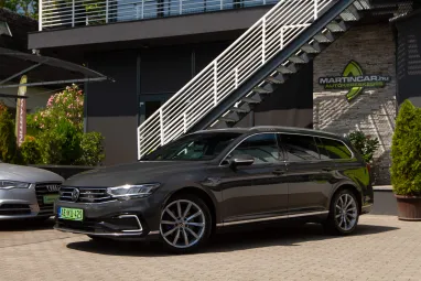 VOLKSWAGEN PASSAT VIII Variant 1.4 TSI GTE Plug-In-Hybrid DSG HIGHLINE Urano GRAY +Max Extra +Végig Gyári Szervizkönyv +2X-s GARANCIA !!