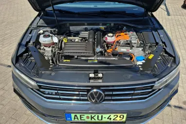 VOLKSWAGEN PASSAT VIII Variant 1.4 TSI GTE Plug-In-Hybrid DSG HIGHLINE Urano GRAY +Max Extra +Végig Gyári Szervizkönyv +2X-s GARANCIA !!