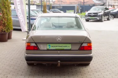 MERCEDES-BENZ W 124 200 E Light Brown +Friss Műszakival +Napfénytető +Vonóhorog +2X-s GARANCIA !!
