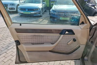 MERCEDES-BENZ W 124 200 E Light Brown +Friss Műszakival +Napfénytető +Vonóhorog +2X-s GARANCIA !!