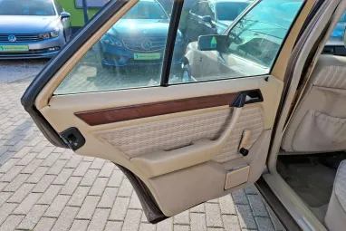 MERCEDES-BENZ W 124 200 E Light Brown +Friss Műszakival +Napfénytető +Vonóhorog +2X-s GARANCIA !!
