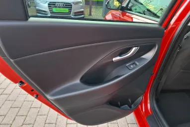 HYUNDAI I30 1.0 T-GDi Travel Plus Prémium +Engine Red +Igényes állapot +Magas Felszereltség +2X-s GARANCIA !!