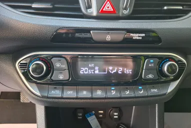 HYUNDAI I30 1.0 T-GDi Travel Plus Prémium +Engine Red +Igényes állapot +Magas Felszereltség +2X-s GARANCIA !!