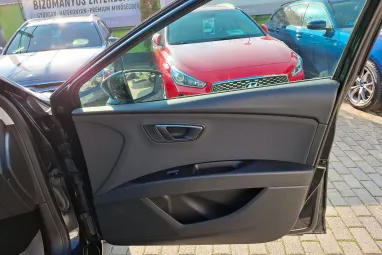 SEAT LEON 1.6 CR TDI Style SPORT Edition +Phantom BLACK +Végig vezetett szervízkönyv +2X-s GARANCIA !!