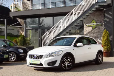 VOLVO C30 1.6 D [D2] R-Design SPORT DRIVe Ice White +Orange Flame +Full Szervízkönyv +2X-s GARANCIA !!