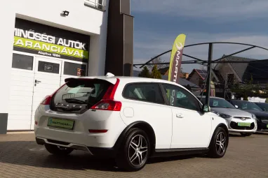 VOLVO C30 1.6 D [D2] R-Design SPORT DRIVe Ice White +Orange Flame +Full Szervízkönyv +2X-s GARANCIA !!