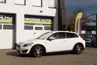 VOLVO C30 1.6 D [D2] R-Design SPORT DRIVe Ice White +Orange Flame +Full Szervízkönyv +2X-s GARANCIA !!