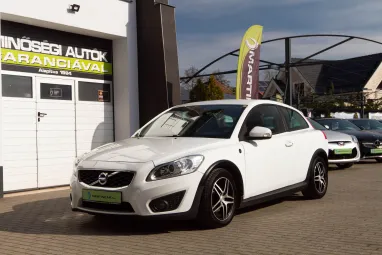 VOLVO C30 1.6 D [D2] R-Design SPORT DRIVe Ice White +Orange Flame +Full Szervízkönyv +2X-s GARANCIA !!