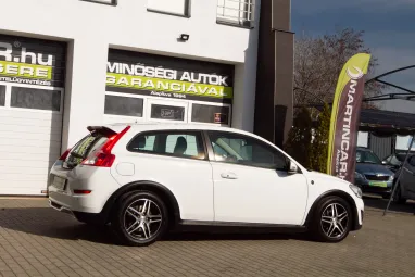 VOLVO C30 1.6 D [D2] R-Design SPORT DRIVe Ice White +Orange Flame +Full Szervízkönyv +2X-s GARANCIA !!