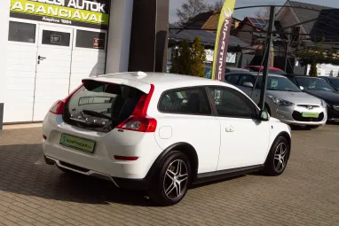 VOLVO C30 1.6 D [D2] R-Design SPORT DRIVe Ice White +Orange Flame +Full Szervízkönyv +2X-s GARANCIA !!