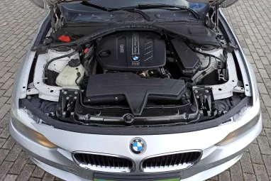 BMW 318d Touring SPORTLine Glacier Silver metalic + Gyönyörű állapot + 2X-s GARANCIA !!