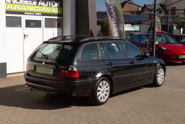 BMW 3-AS SOROZAT 320d Touring Cosmosschwarz Metallic +Sok műszaki +Igazlolt Km futás !!