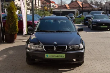 BMW 3-AS SOROZAT 320d Touring Cosmosschwarz Metallic +Sok műszaki +Igazlolt Km futás !!