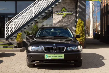 BMW 3-AS SOROZAT 320d Touring Cosmosschwarz Metallic +Sok műszaki +Igazlolt Km futás !!