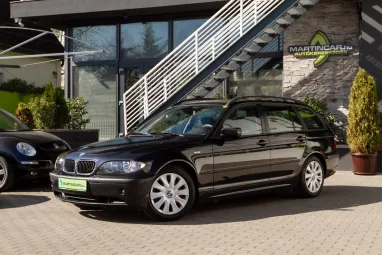 BMW 3-AS SOROZAT 320d Touring Cosmosschwarz Metallic +Sok műszaki +Igazlolt Km futás !!