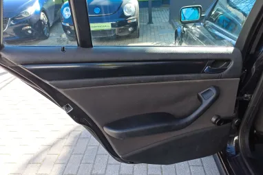 BMW 3-AS SOROZAT 320d Touring Cosmosschwarz Metallic +Sok műszaki +Igazlolt Km futás !!