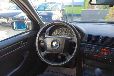 BMW 3-AS SOROZAT 320d Touring Cosmosschwarz Metallic +Sok műszaki +Igazlolt Km futás !!