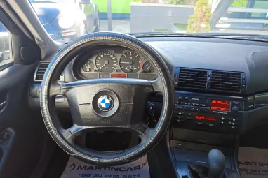 BMW 3-AS SOROZAT 320d Touring Cosmosschwarz Metallic +Sok műszaki +Igazlolt Km futás !!