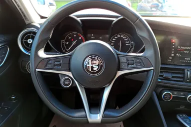 ALFA ROMEO GIULIA 2.2 D Super (Automata) Deep Blue Metallic +QV felnik +Eredeti Magyar Autó +Friss Műszaki +2X-s GARANCIA !!