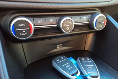 ALFA ROMEO GIULIA 2.2 D Super (Automata) Deep Blue Metallic +QV felnik +Eredeti Magyar Autó +Friss Műszaki +2X-s GARANCIA !!