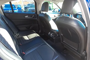 ALFA ROMEO GIULIA 2.2 D Super (Automata) Deep Blue Metallic +QV felnik +Eredeti Magyar Autó +Friss Műszaki +2X-s GARANCIA !!