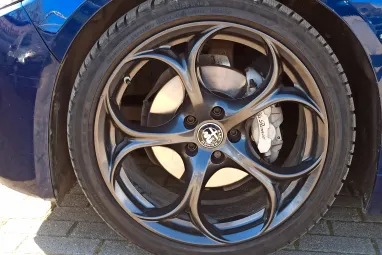 ALFA ROMEO GIULIA 2.2 D Super (Automata) Deep Blue Metallic +QV felnik +Eredeti Magyar Autó +Friss Műszaki +2X-s GARANCIA !!