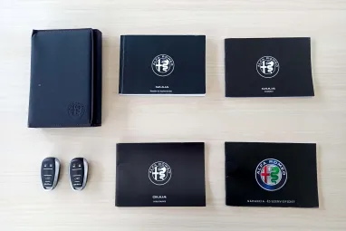 ALFA ROMEO GIULIA 2.2 D Super (Automata) Deep Blue Metallic +QV felnik +Eredeti Magyar Autó +Friss Műszaki +2X-s GARANCIA !!