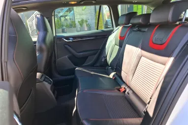 SKODA OCTAVIA Combi 2.0 CR TDI RS Euro 6 Panoráma +Maximális felszereltség +FULL Vezetett szervízkönyv +2X-s GARANCIA !!