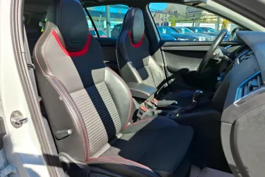 SKODA OCTAVIA Combi 2.0 CR TDI RS Euro 6 Panoráma +Maximális felszereltség +FULL Vezetett szervízkönyv +2X-s GARANCIA !!