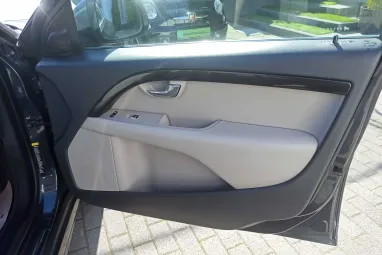 VOLVO S80 2.4 D [D5] R-Design Black Stone +White Leather +Igényes állapot +Első tulajdonos +2X-s GARANCIA !!