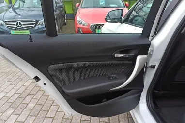BMW 116i Alpinweiss +Első Tulajdonostól +120E.Km !! +Igényes állapot +2X-s GARANCIA !!