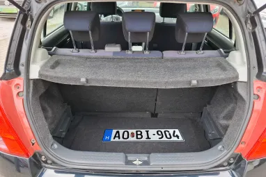 SUZUKI SWIFT 1.3 GLX 5DR 4WD Special Bluish Black Pearl +1.Tulajdonos +Keveset futott +2X-s GARANCIA !!