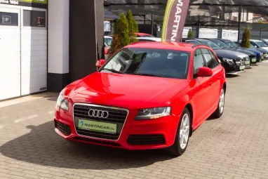 AUDI A4 Avant 2.0 PD TDI Reflexív MISANO RED Edition +Igényesen szervizelt +2X-s GARANCIA !!