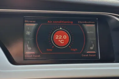AUDI A4 Avant 2.0 PD TDI Reflexív MISANO RED Edition +Igényesen szervizelt +2X-s GARANCIA !!