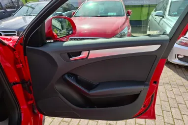 AUDI A4 Avant 2.0 PD TDI Reflexív MISANO RED Edition +Igényesen szervizelt +2X-s GARANCIA !!