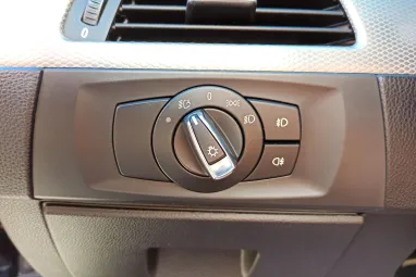 BMW 320d (Automata) Full Extra + Gyári Fényezés + Végig Vezetett Szervízkönyv + 2X-s GARANCIA !!